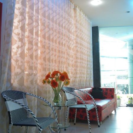 Lucky Hotel Ho Chi Minh-stad Buitenkant foto