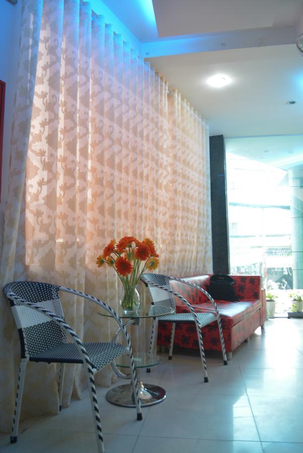 Lucky Hotel Ho Chi Minh-stad Buitenkant foto
