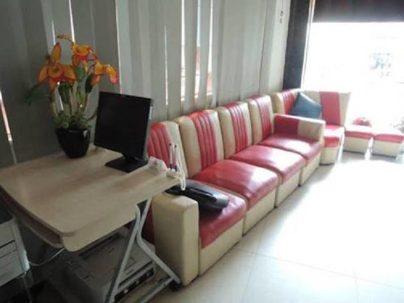 Lucky Hotel Ho Chi Minh-stad Buitenkant foto