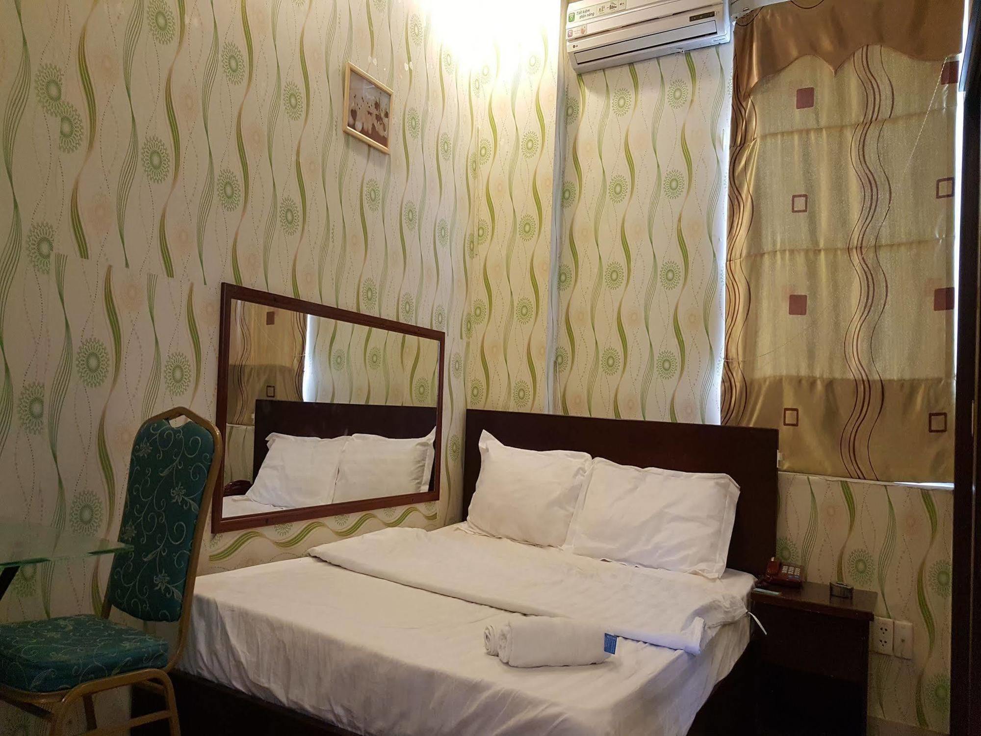 Lucky Hotel Ho Chi Minh-stad Buitenkant foto