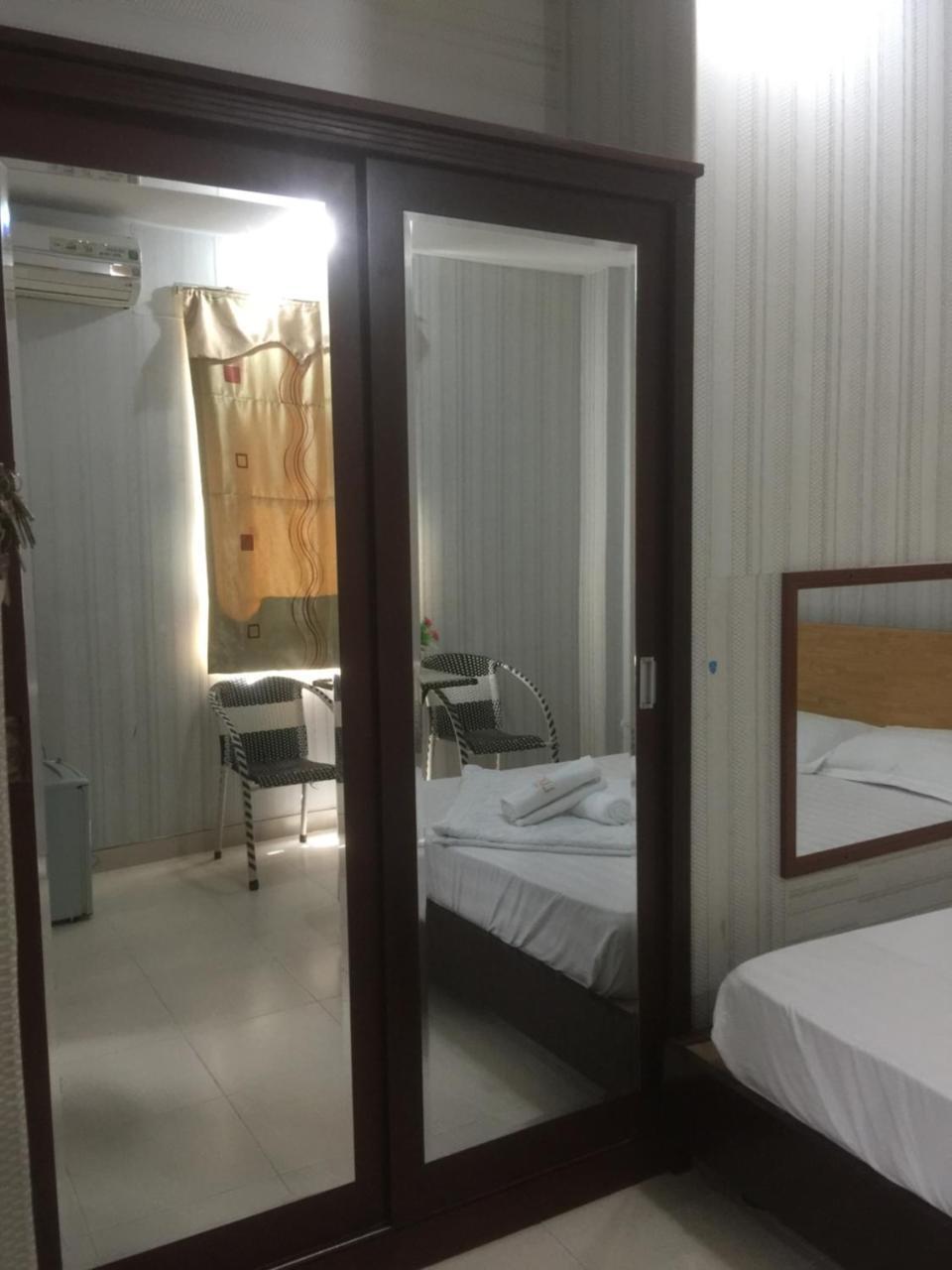 Lucky Hotel Ho Chi Minh-stad Buitenkant foto